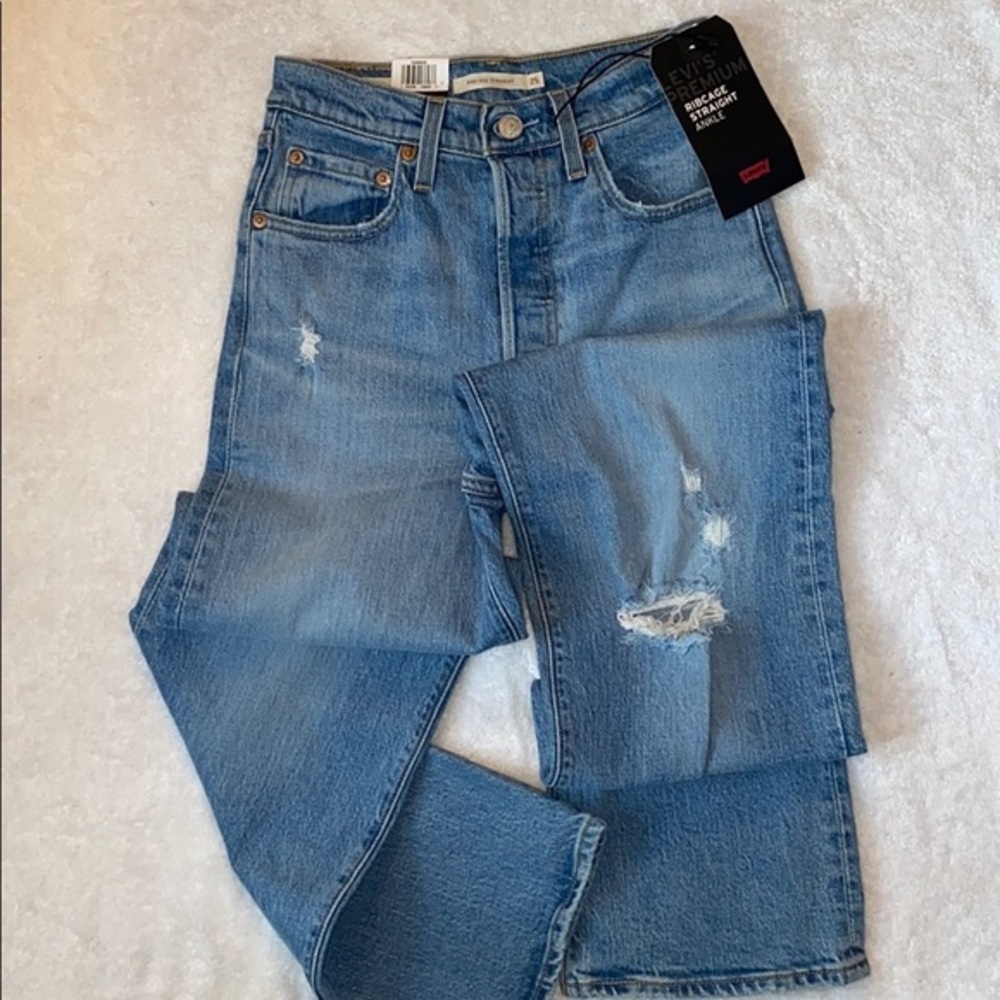 WOMEN’S PREMIUM LEVIS RIBCAGE STRAIGHT HIGH RISE LIGHT WASH SIZE 28